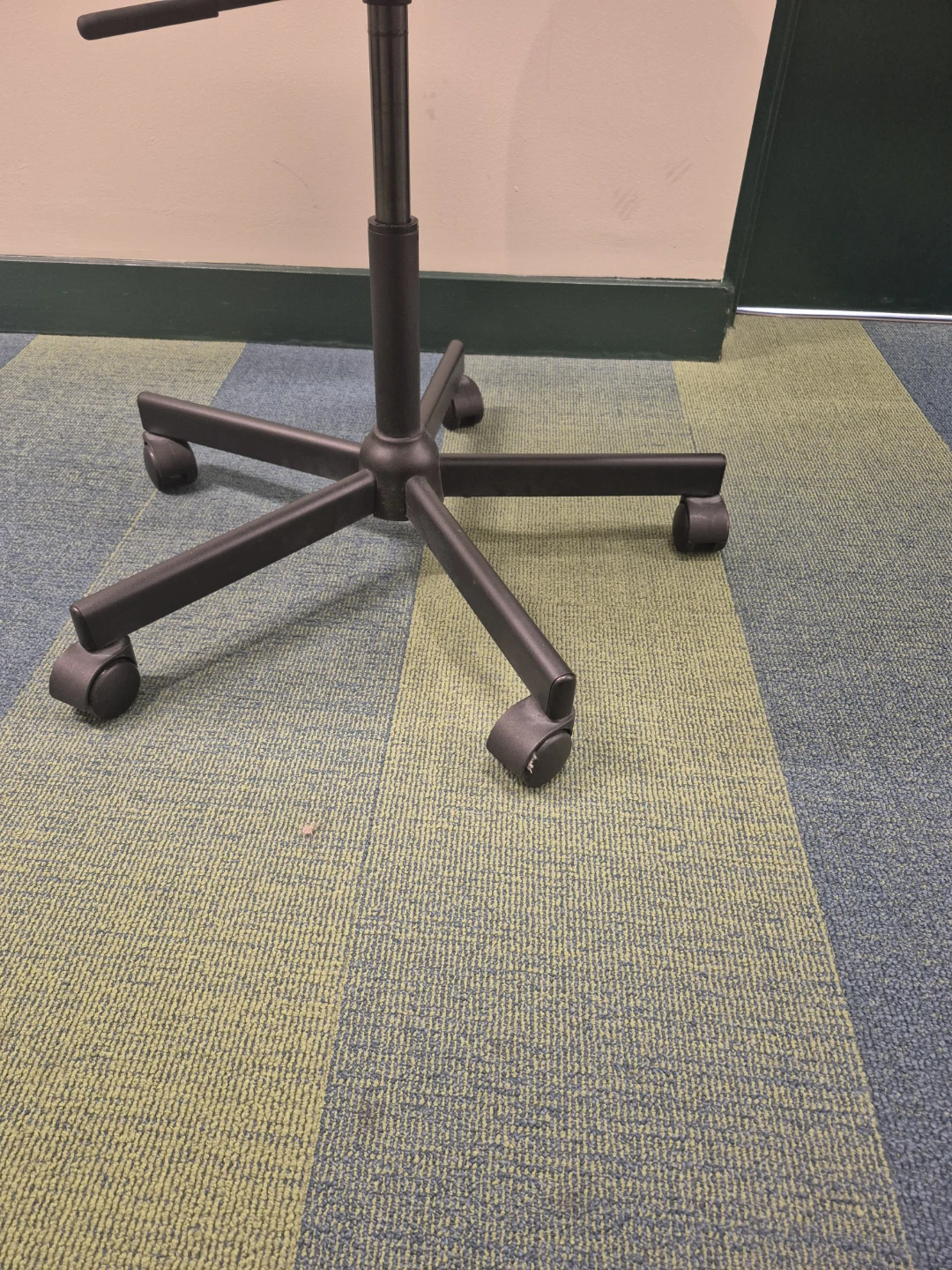 Swivel Chair - photo 3