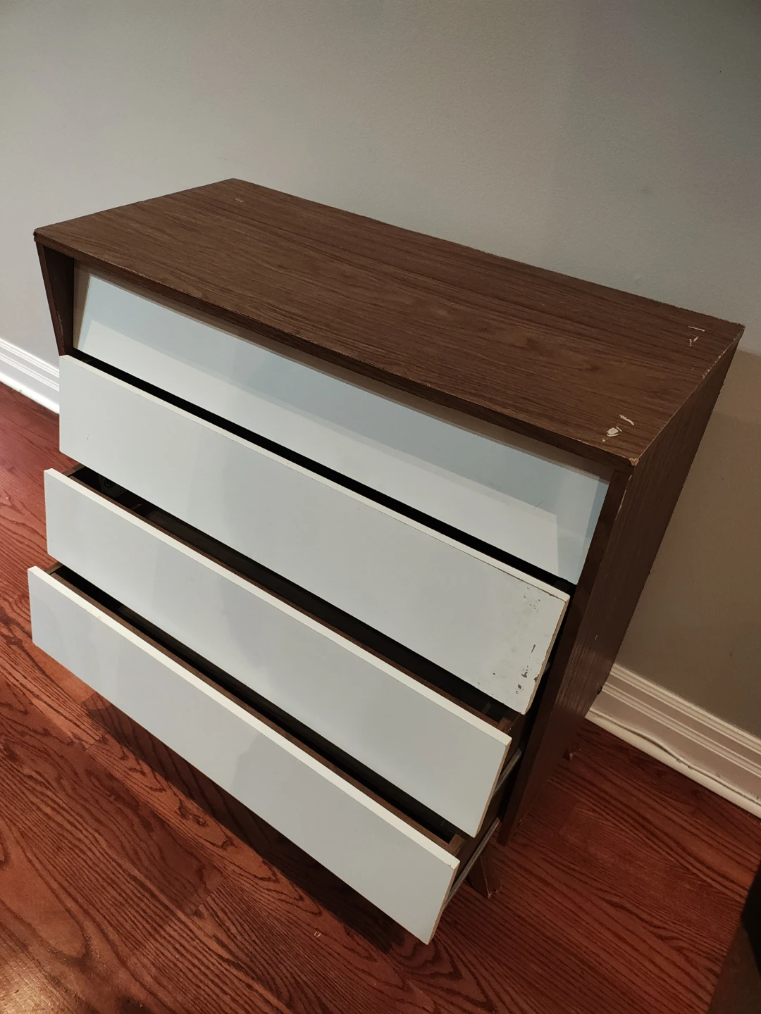 4-Drawer Dresser Chest