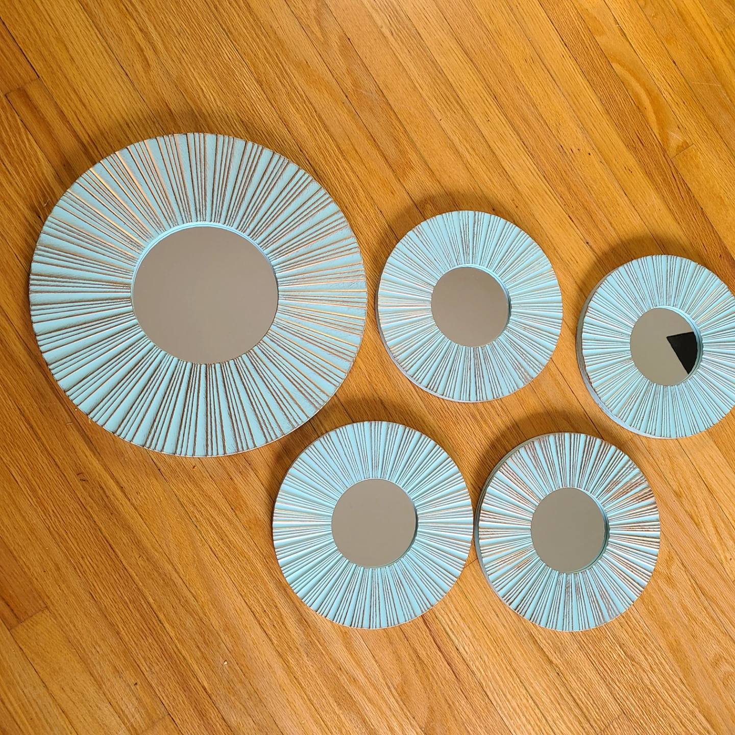 Set of 5 Decorative plastic mint & gold Sunburst Mirrors - photo 2