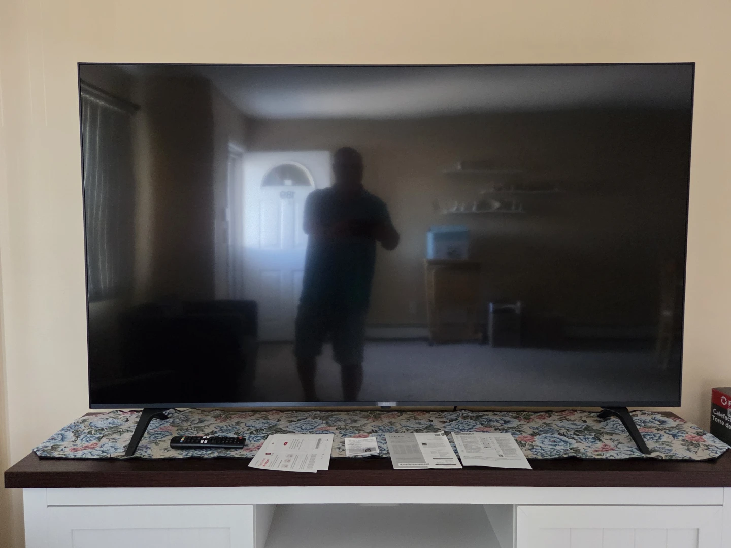 LG 65" smart tv - photo 2