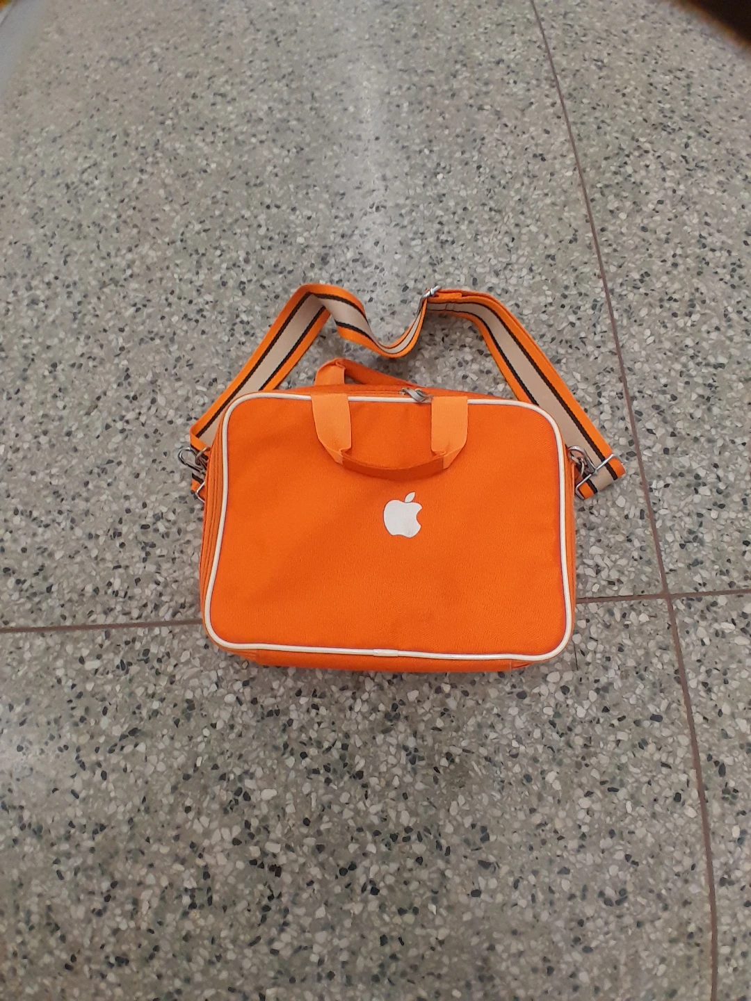 Orange Apple Laptop Bag Original - photo 4