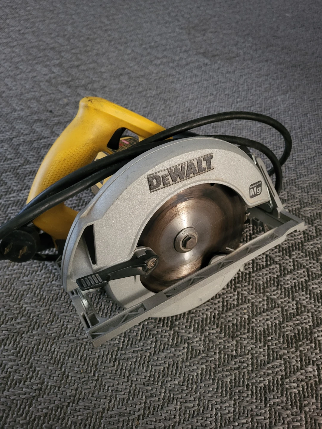 DeWalt skill saw