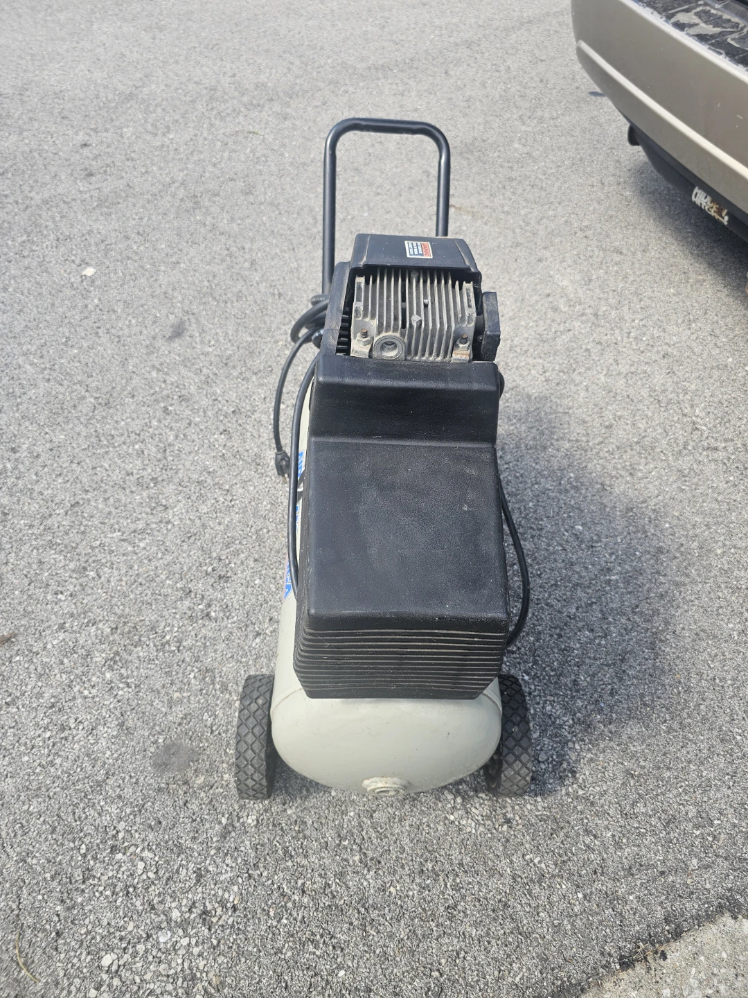 Air America 1hp 8 Gallon Air Compressor - photo 3
