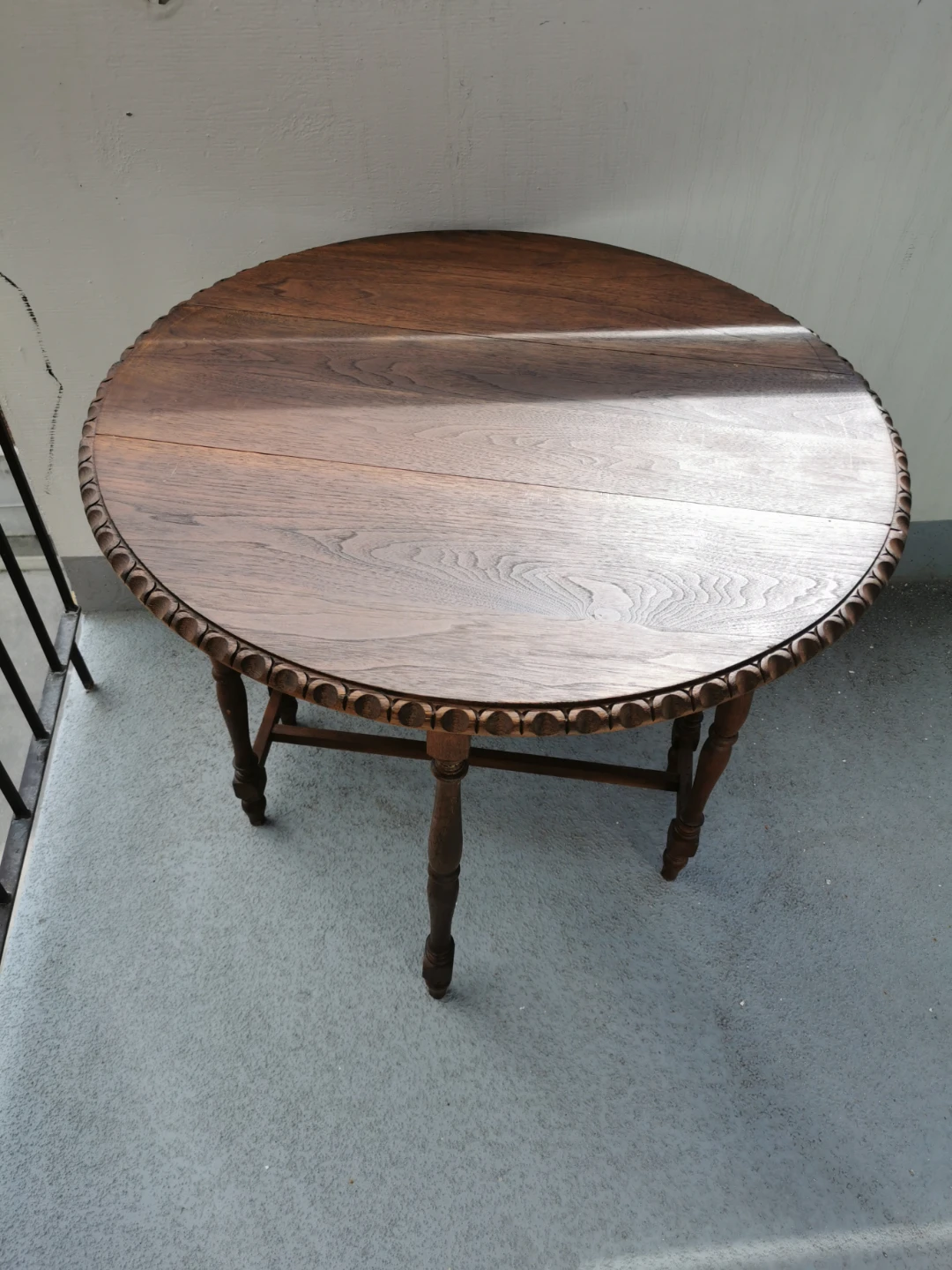 Vintage Gateleg Drop-Leaf Table Turned Legs Decorative Wood Top - photo 2