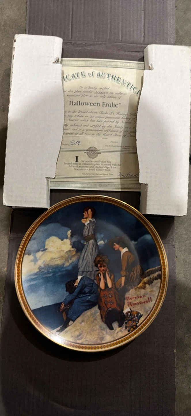 Norman Rockwell Collector Plate - Halloween Frolic 4 pcs