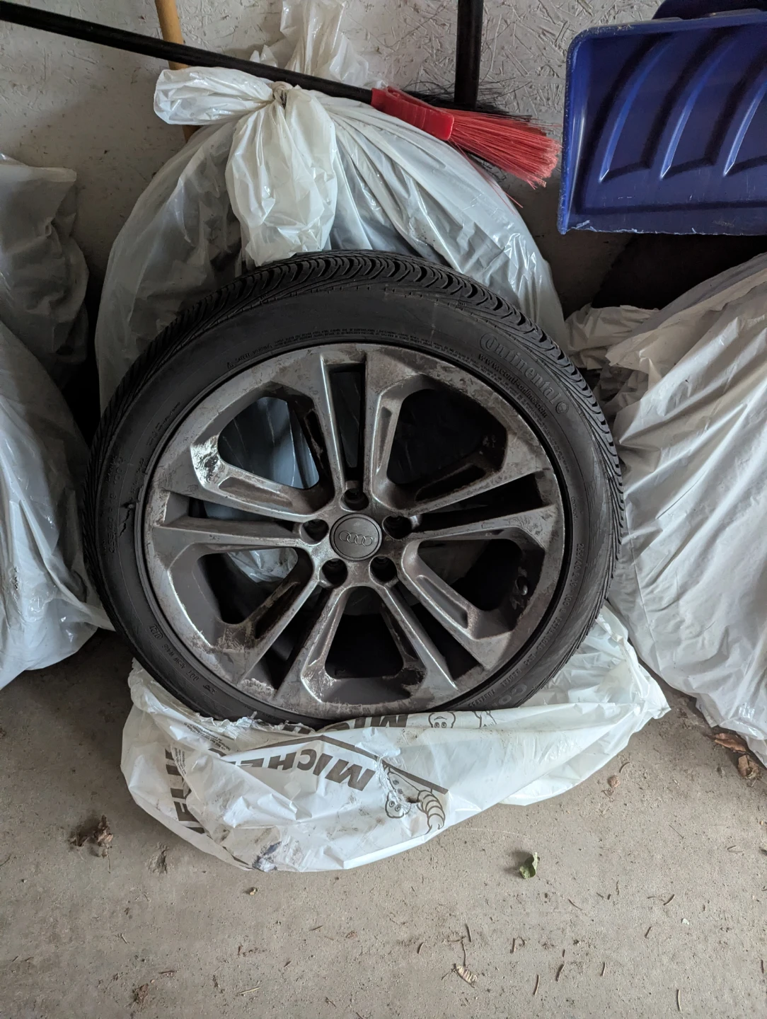 Continental Tire 255/40R19 with Audi Rim
