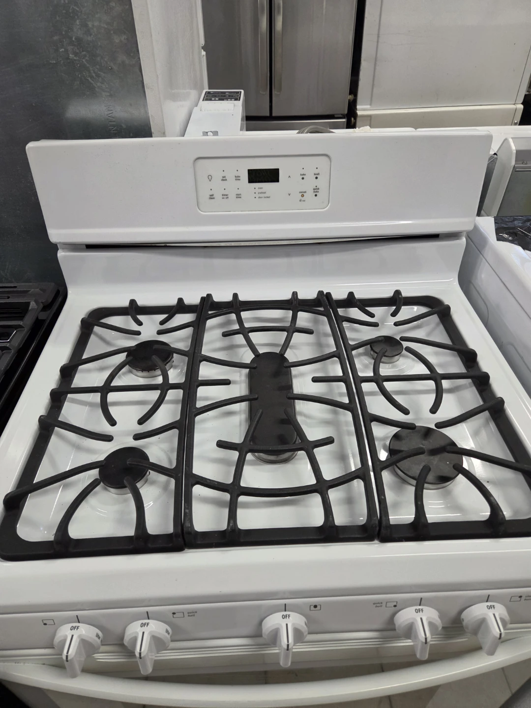 Frigidaire Gallery Gas Range - photo 3
