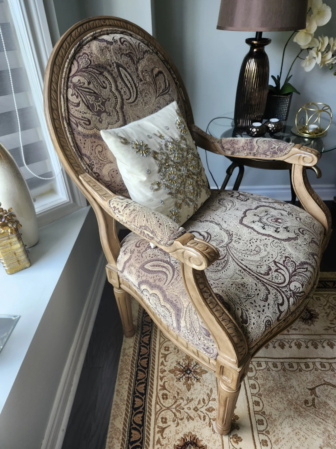Classic Accent Armchair with Paisley Upholstery - photo 2