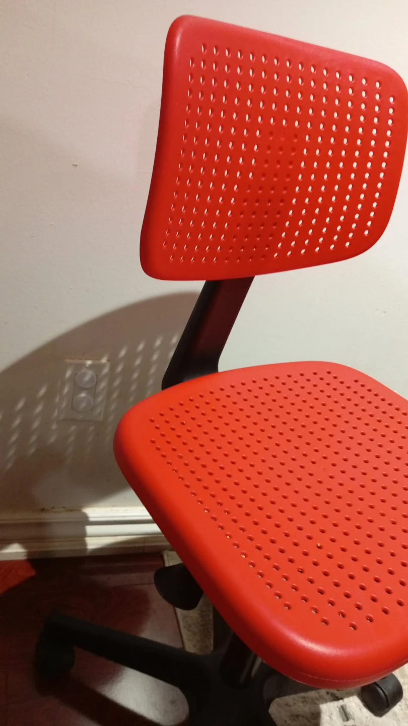 Red office task chair - photo 3