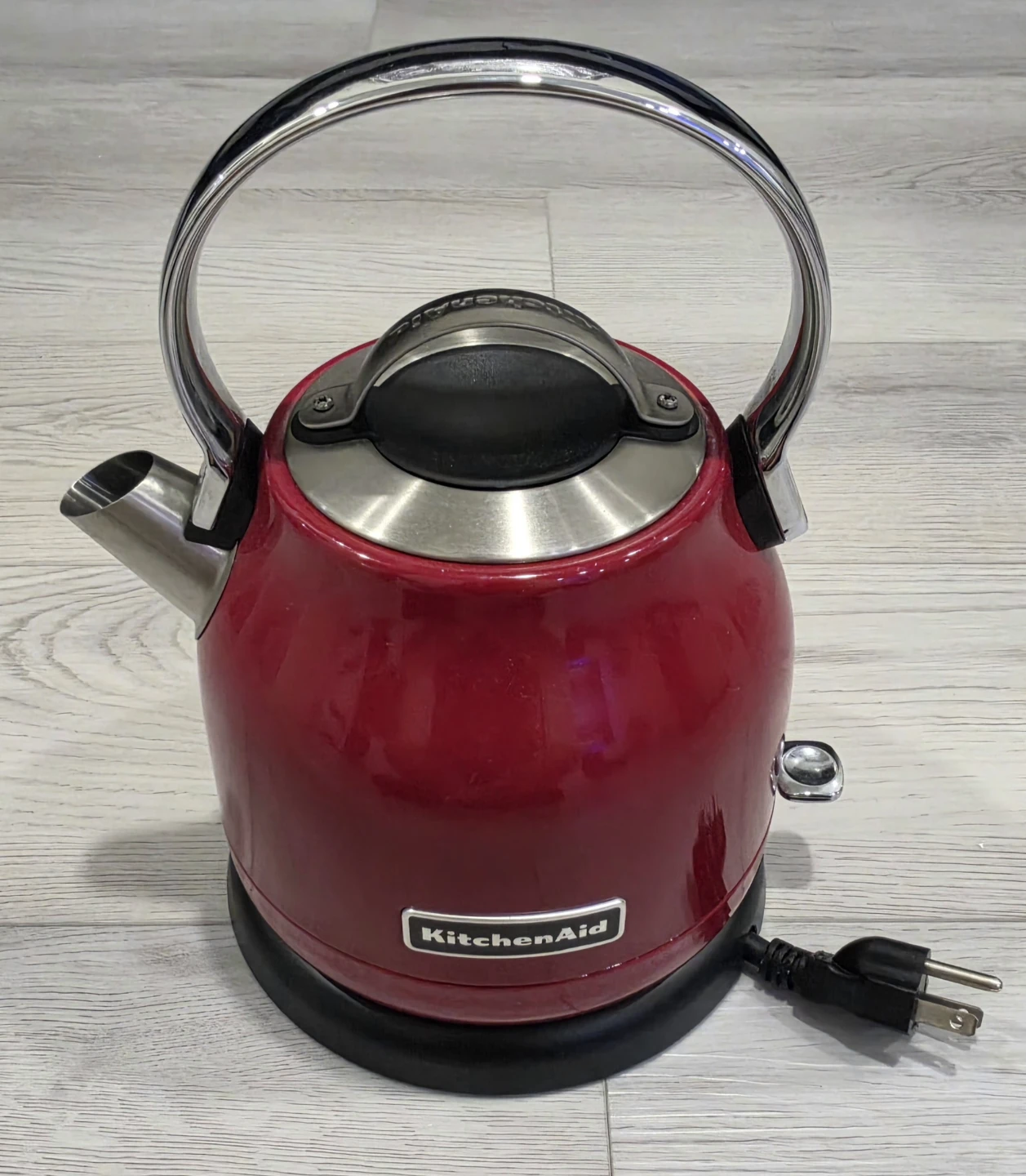 KitchenAid Electric Kettle - Red