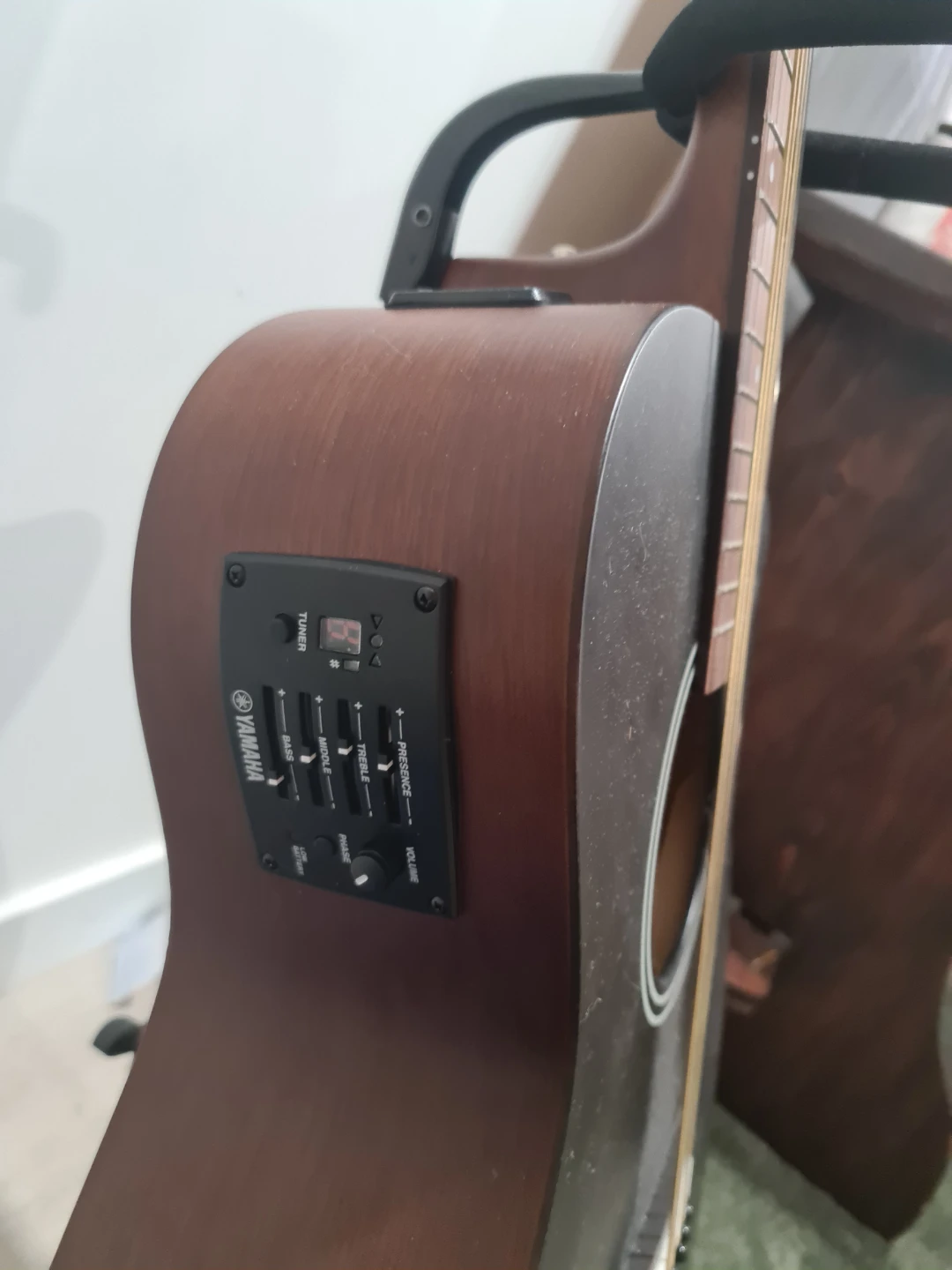 YAMAHA FSX400C  -  Acoustic electric guitar (LIKE NEW) - photo 3