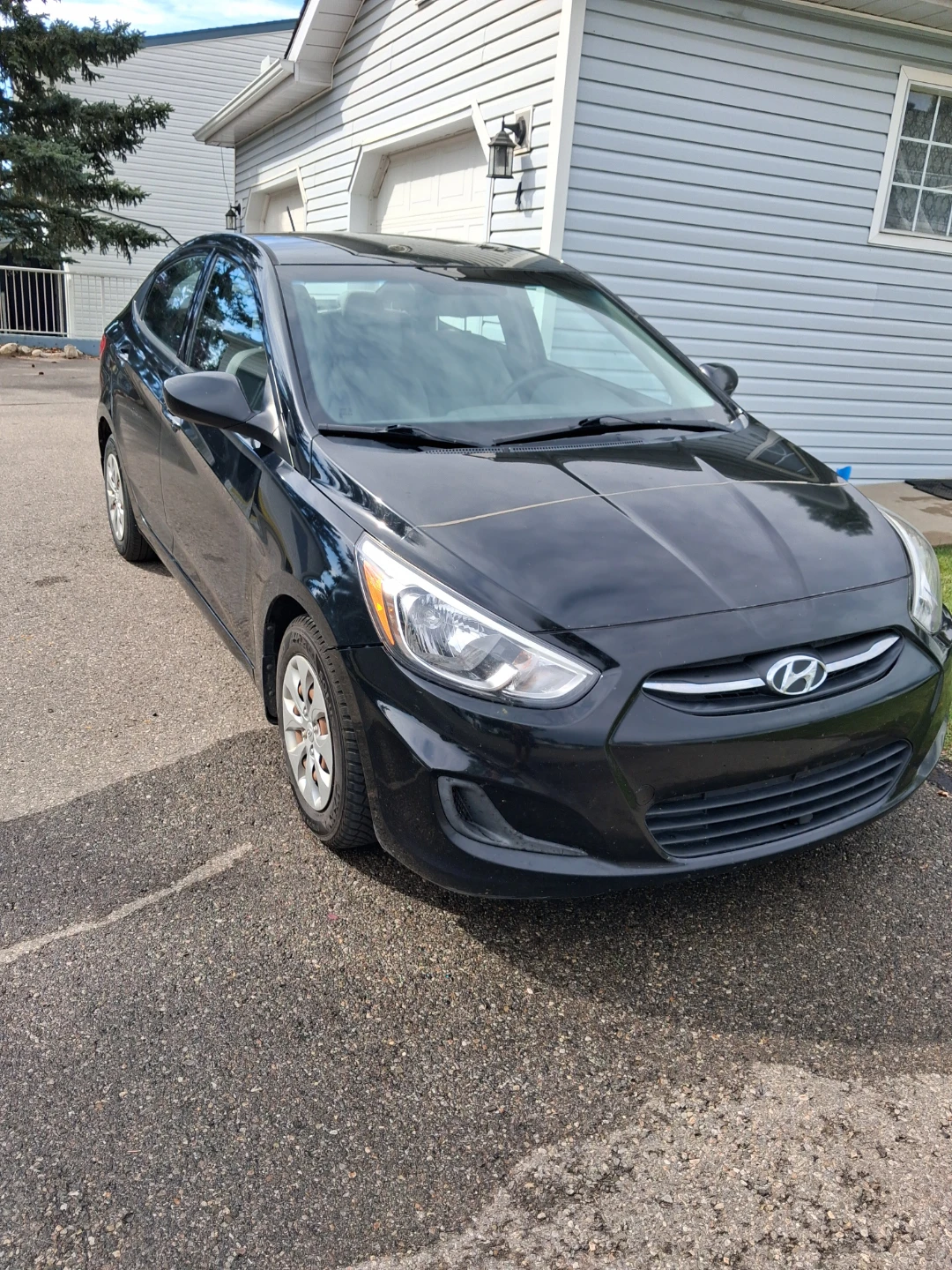 Black Hyundai Accent sedan - photo 3