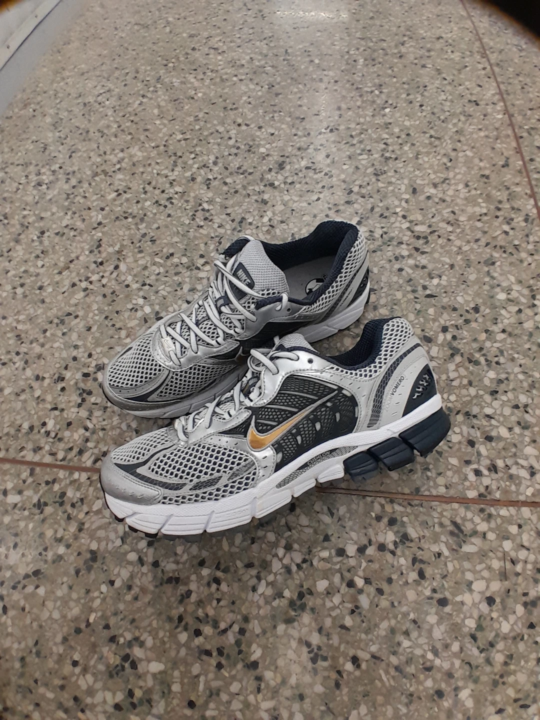 Nike Zoom Vomero Running Shoes Men's Size 11.5