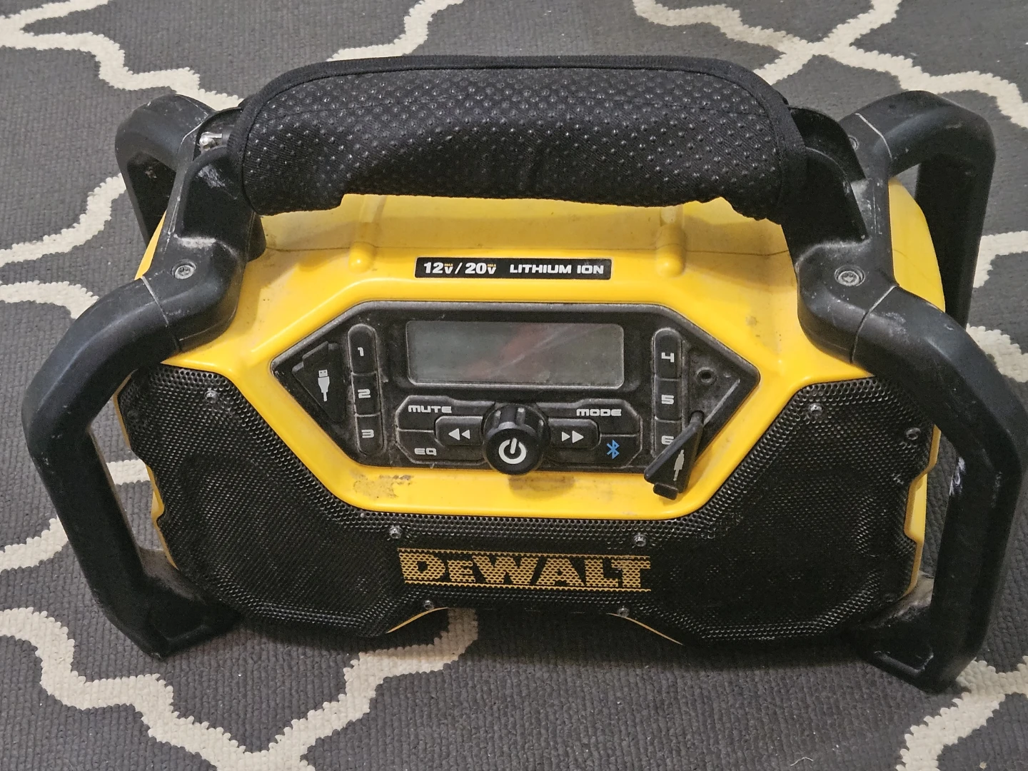 Speaker/Radio INCLUDE CHARGER AND BATTERY 12V/20V