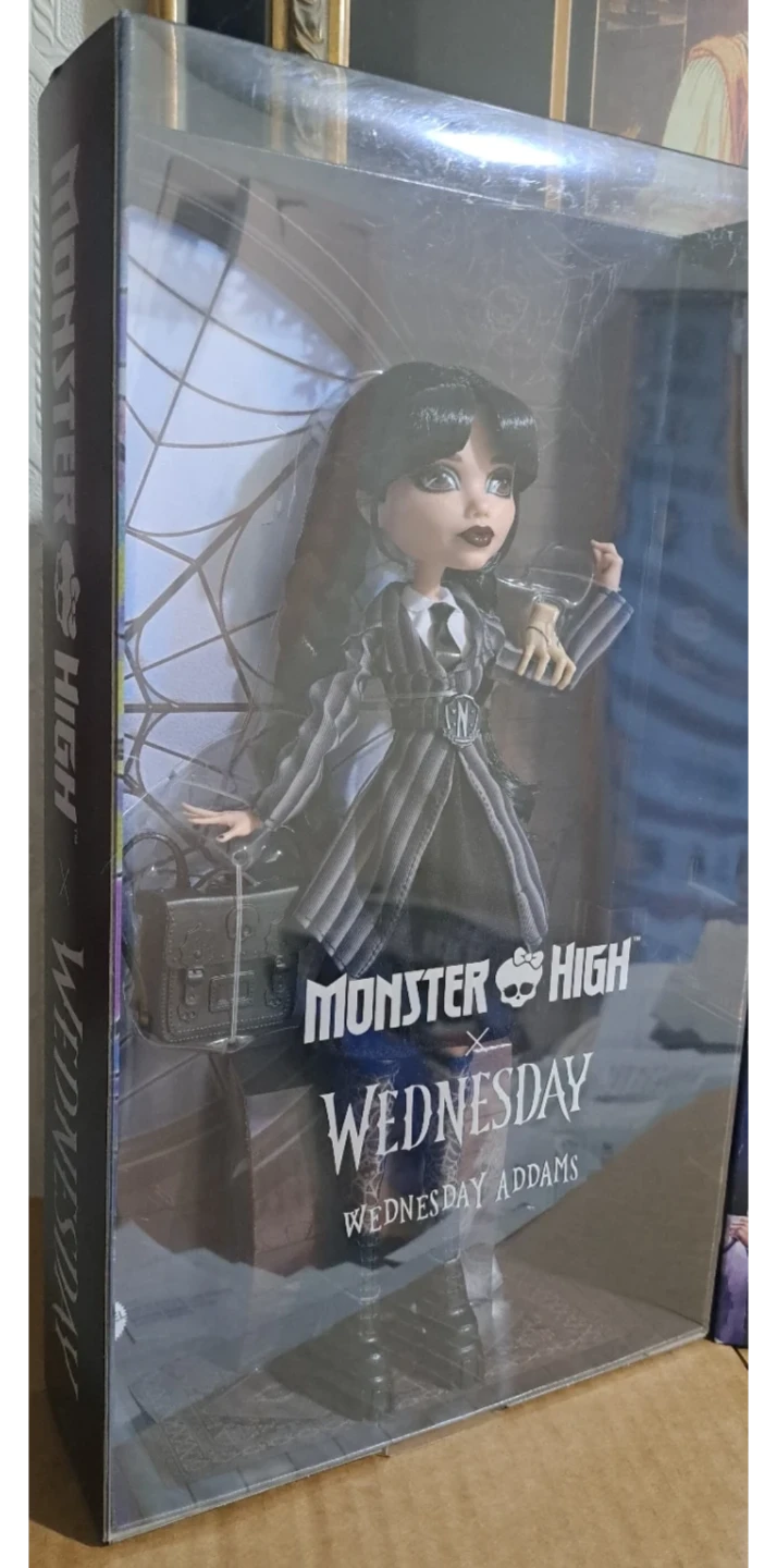 Monster High Wednesday Addams Doll and LEGO Black Dahlia Set - photo 4