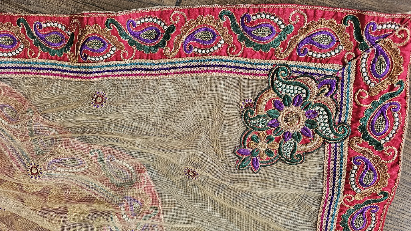 Beautiful two tone maroon and cream saree with half net. - photo 4