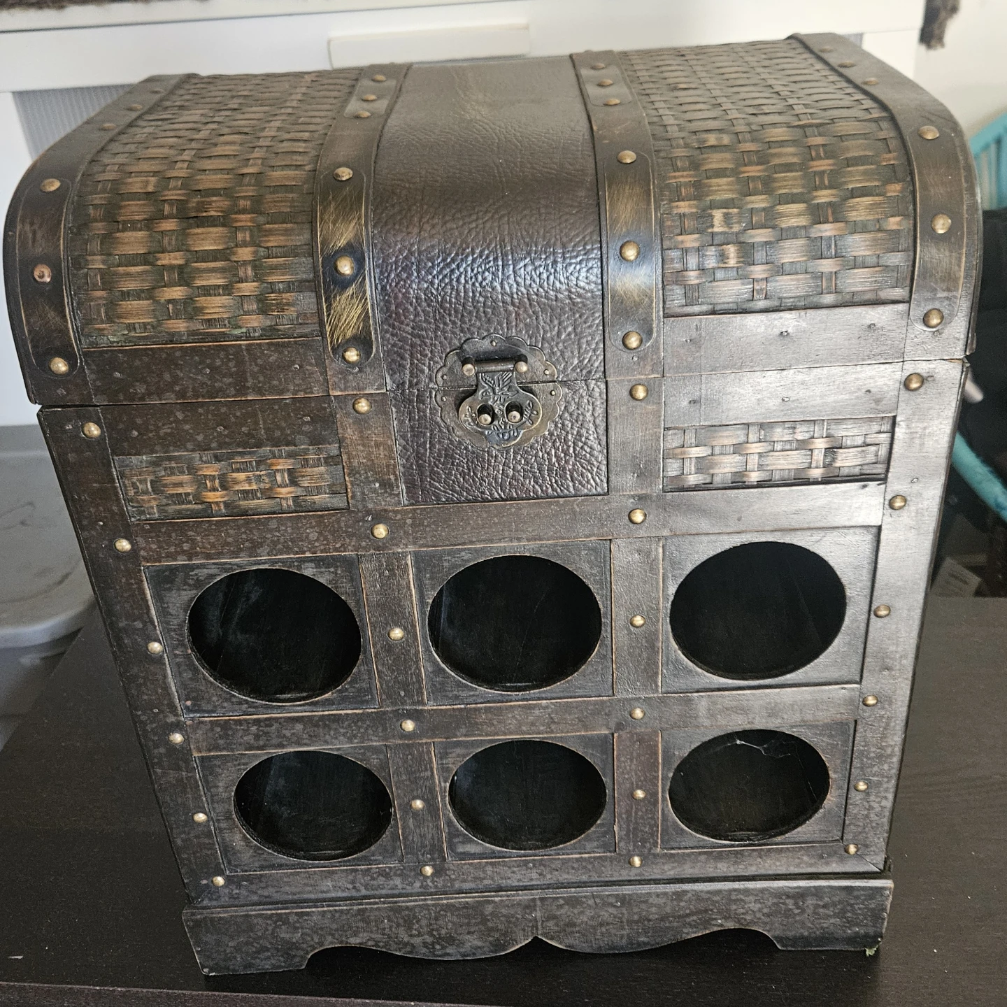 Vintage-Style Wine Bottle Storage Trunk - photo 2