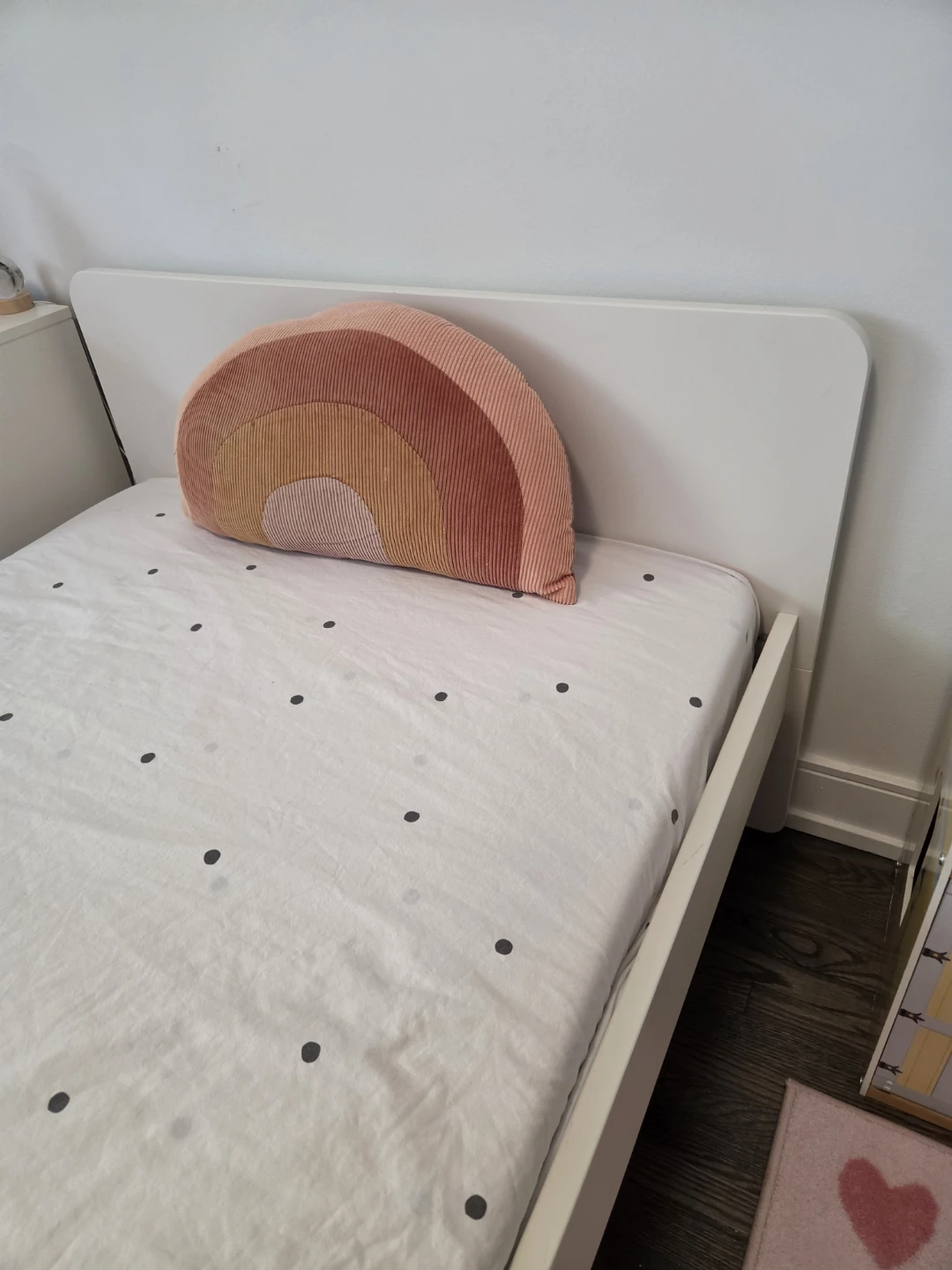 Ikea extendable kid bed frame in white. - photo 4