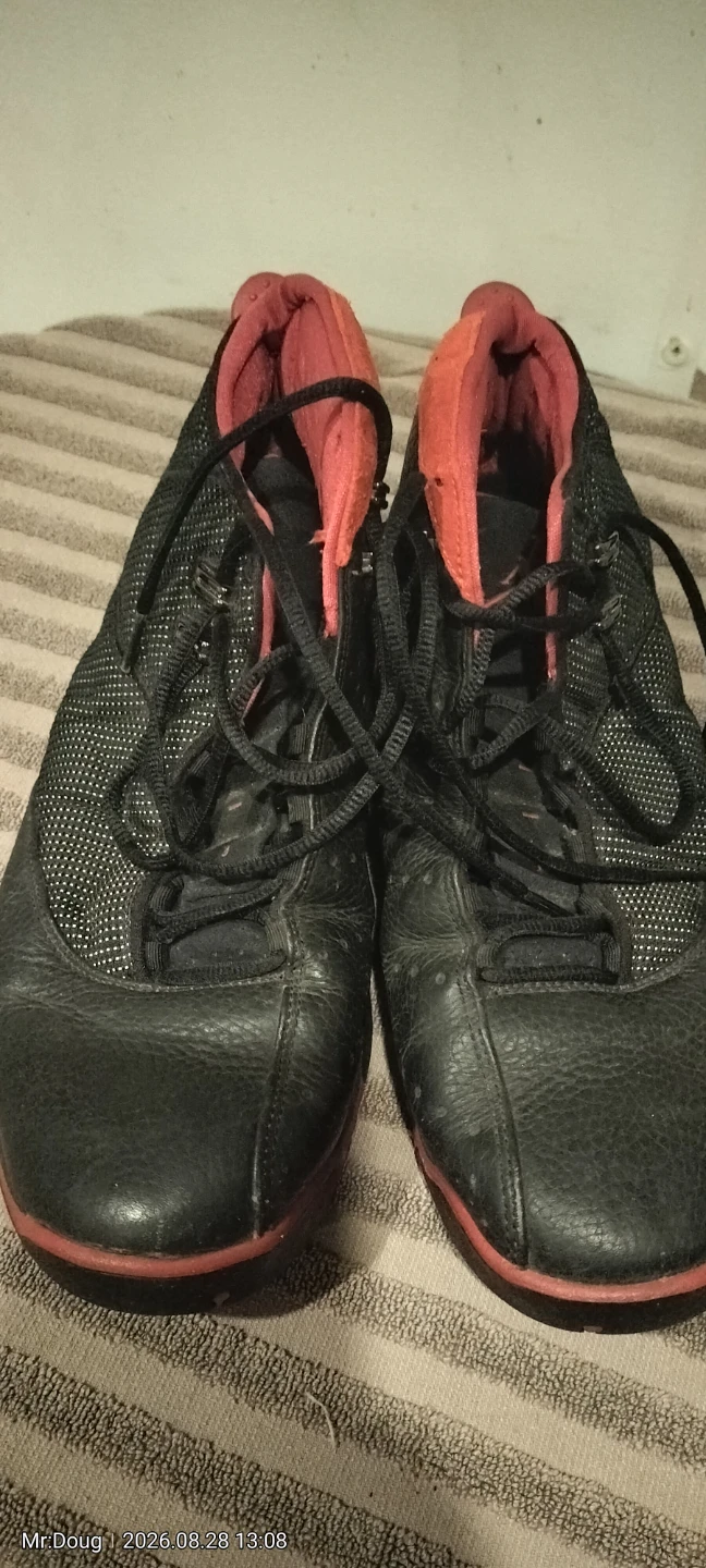 Jordan Basketball Shoes Black and Red size 13 - photo 2