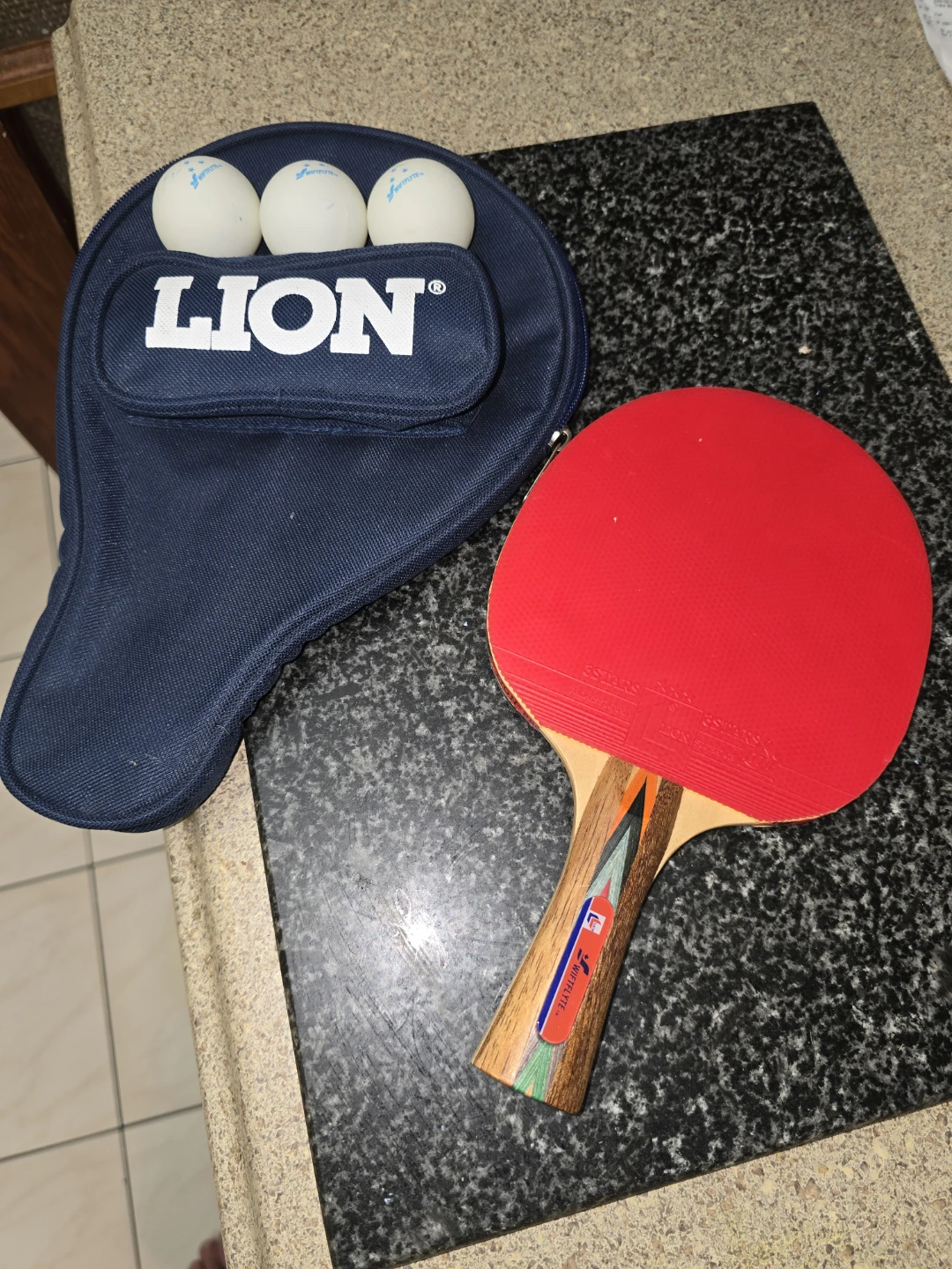 Lion Table Tennis Racket with Case and 3 Balls