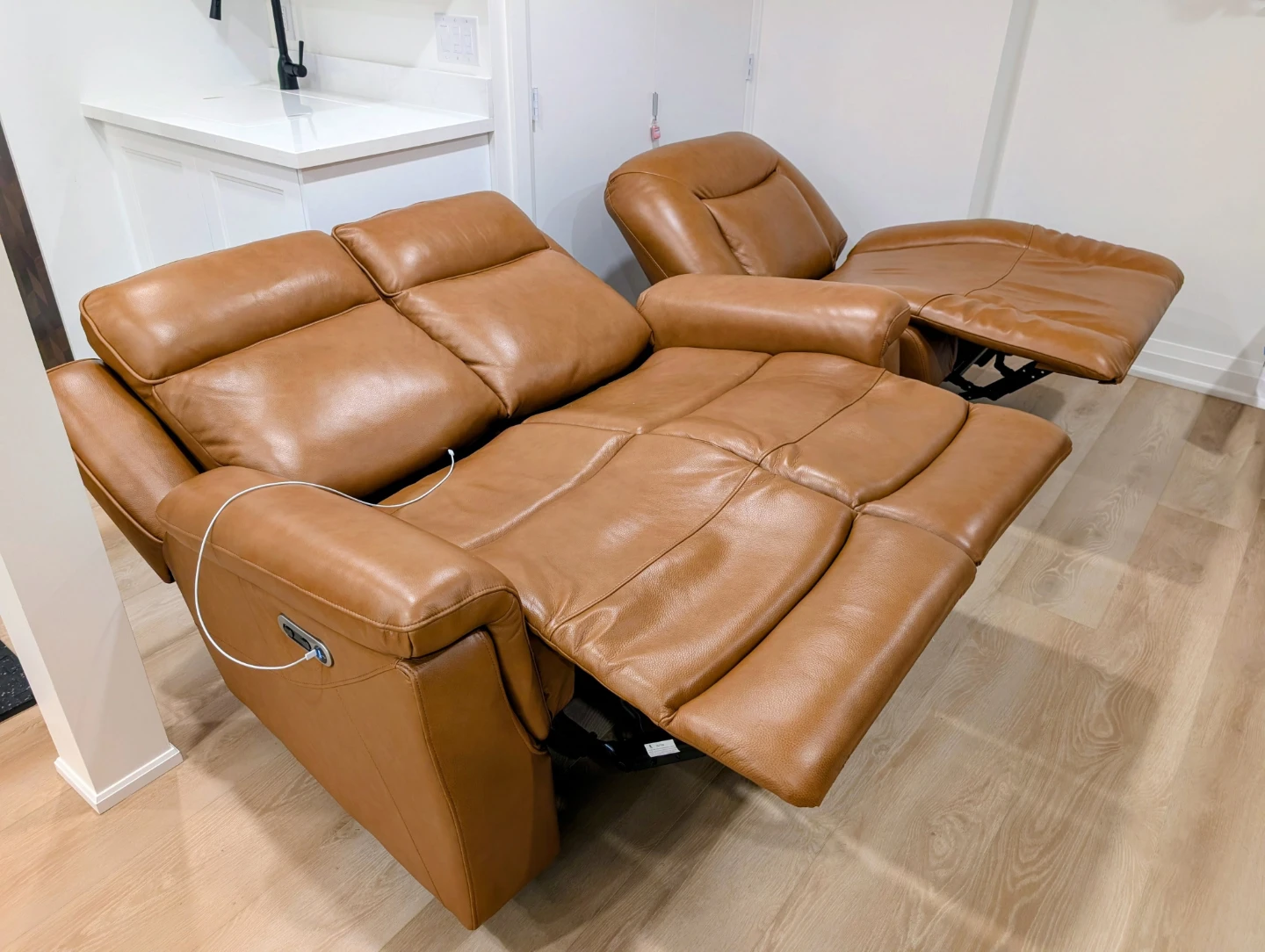 Structube leather power reclining loveseat and chair - photo 2