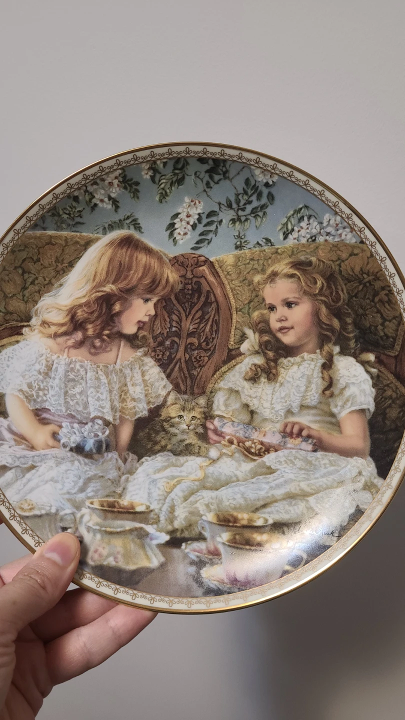 Two Vintage Collectible Decorative Plates (both $5)