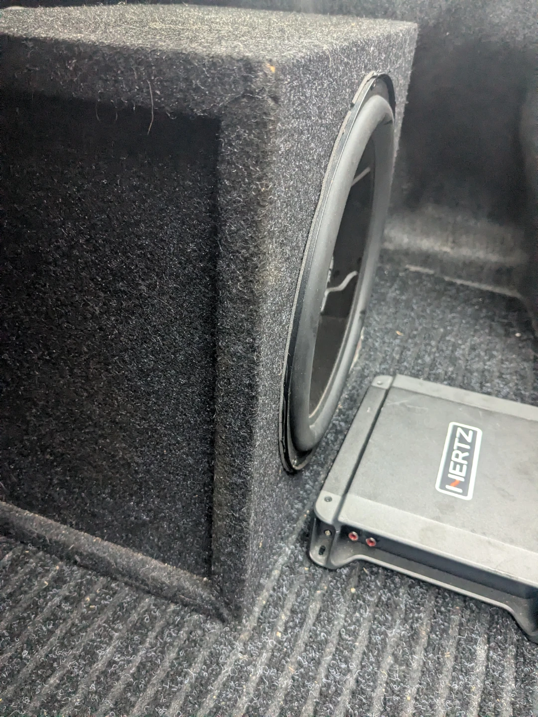 Hertz HCP 1D Mono Power Amplifier and Subwoofer Box - photo 2