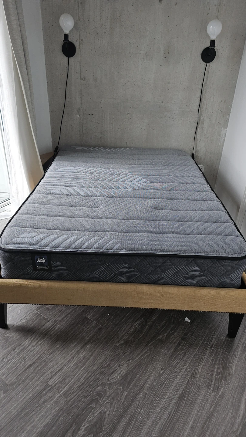 Sealy Posturepedic Mattress - photo 2
