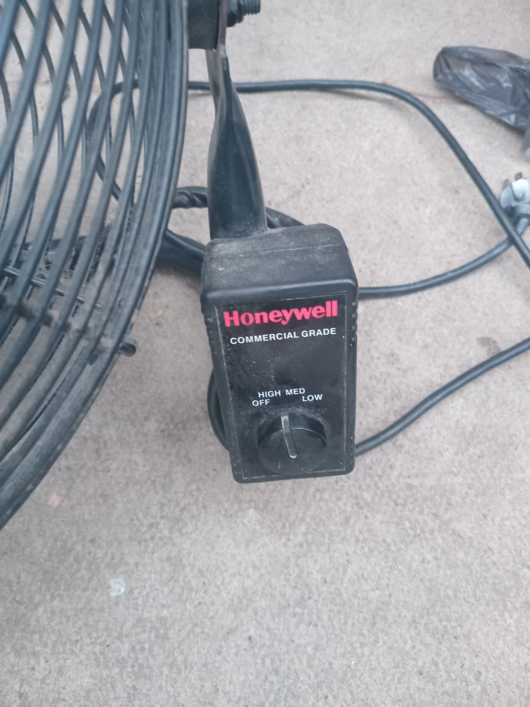 HONEYWELL COMMERCIAL GRADE 3 SPEED FAN - photo 3