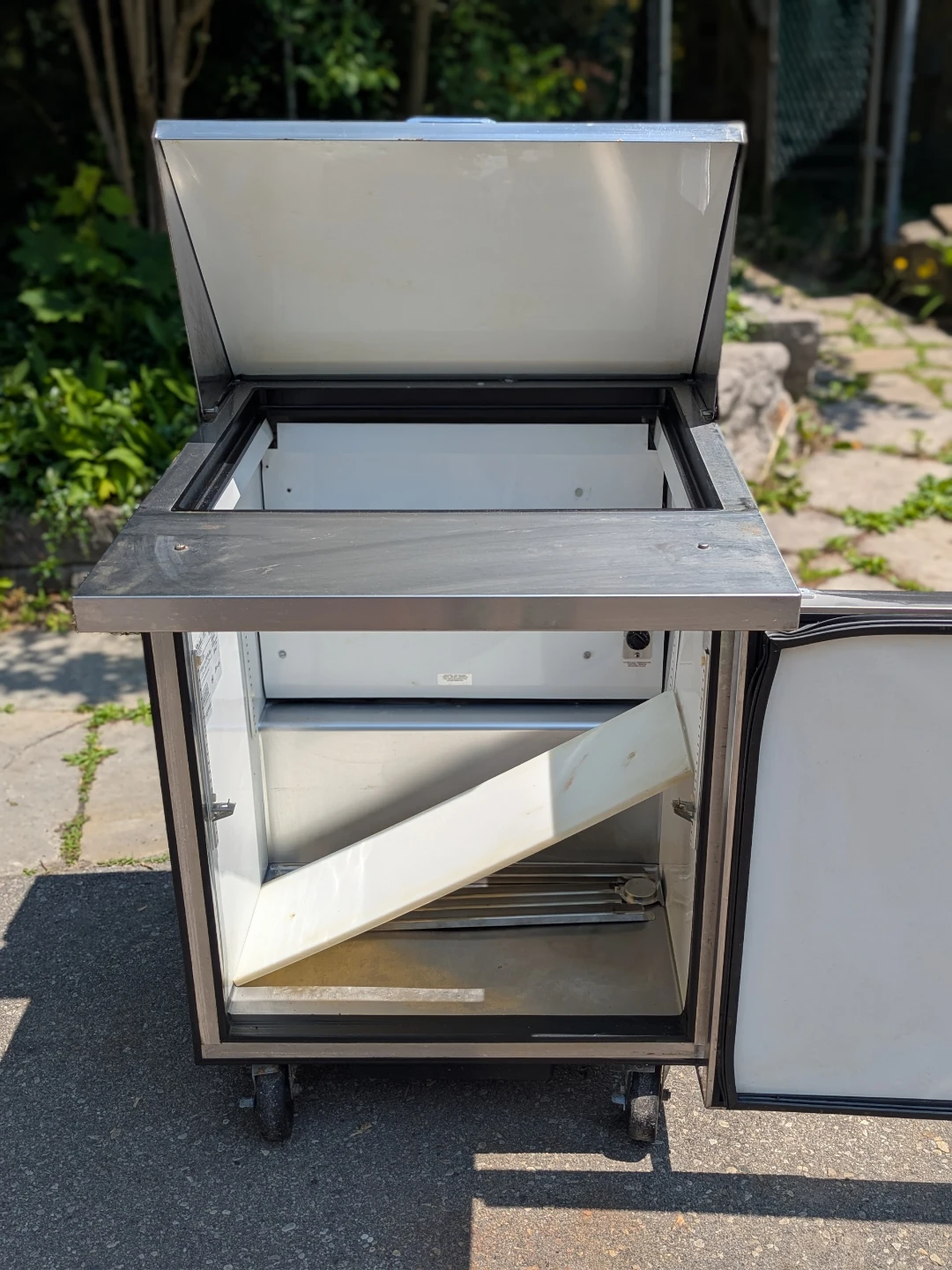 True Refrigerated Prep Table - photo 3