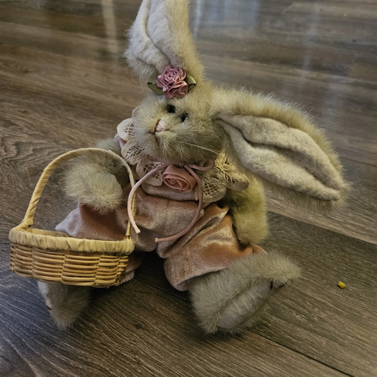 Vintage plush bunny with basket - photo 4