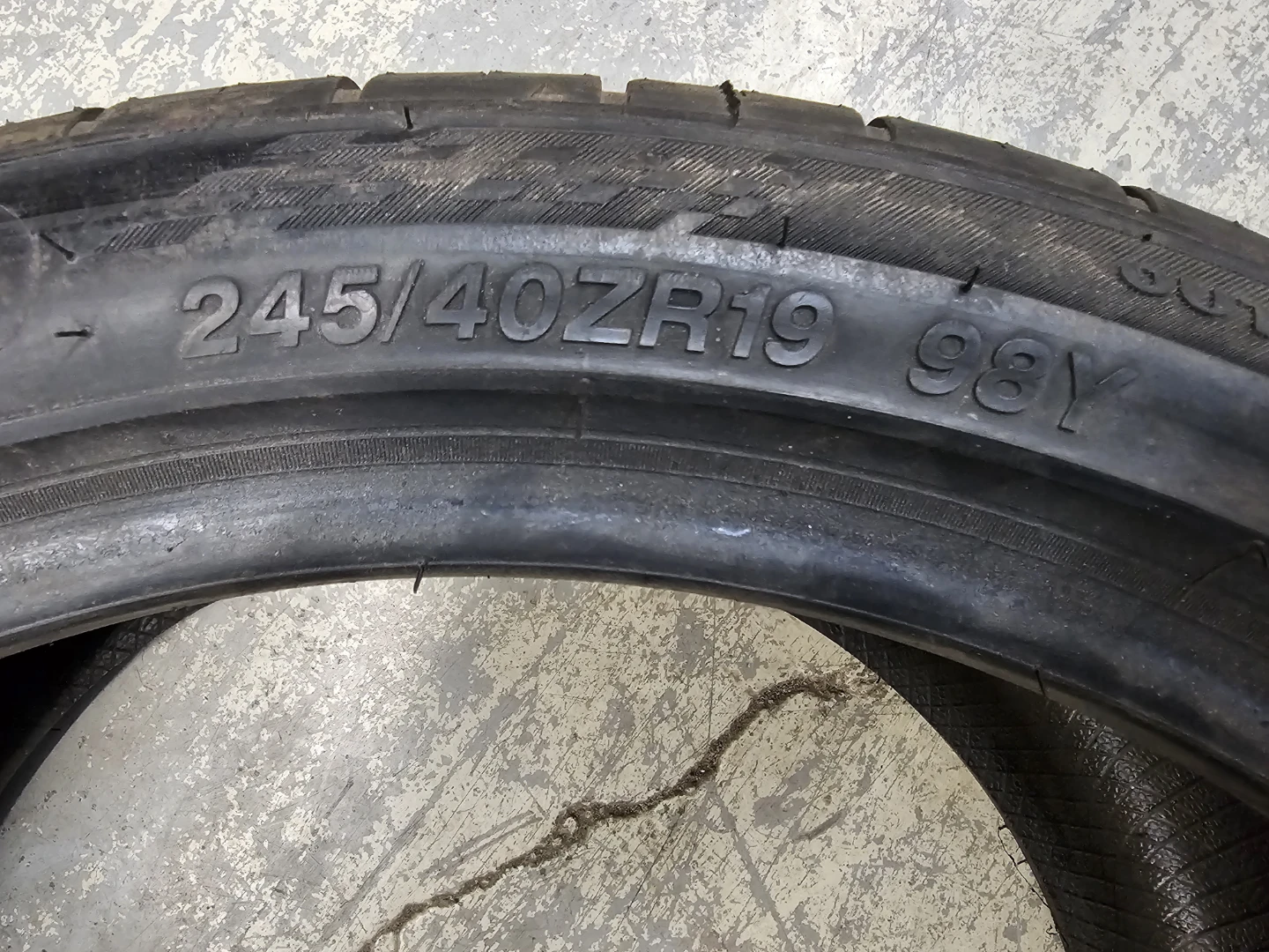 245/40 R19 ALL SEASON TIRE (1 ONLY) - photo 2