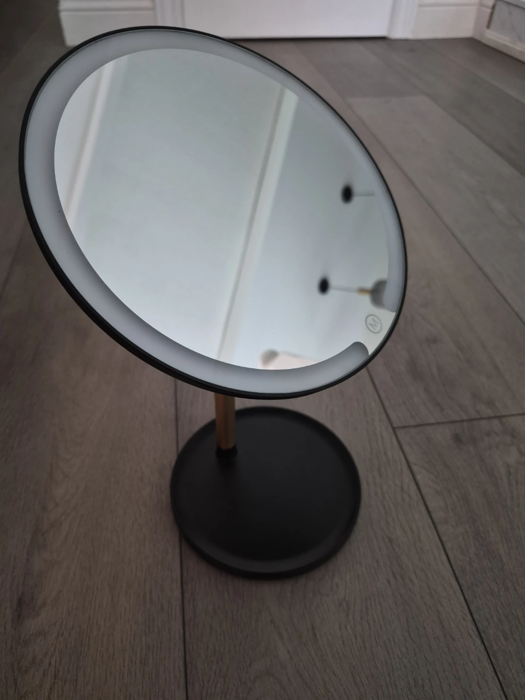 LED Illuminated Makeup Mirror - photo 3