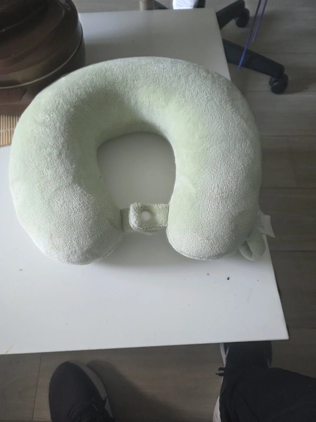 Miniso Green Neck Travel Pillow - photo 4