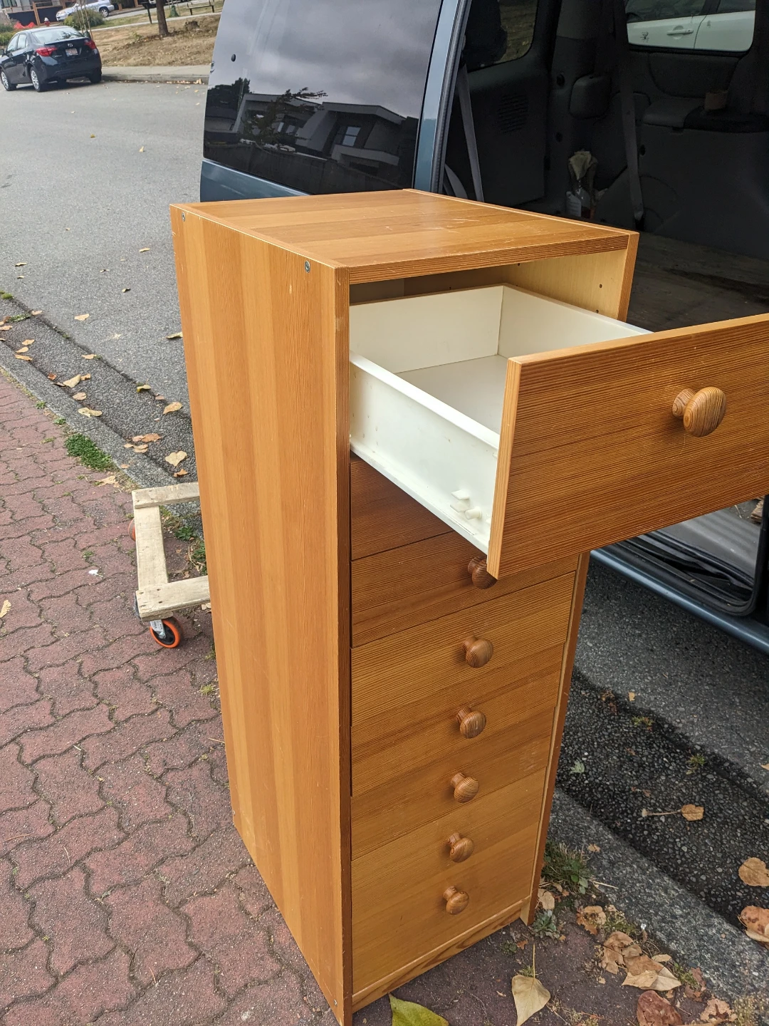 Dresser Ikea delivery available - photo 2