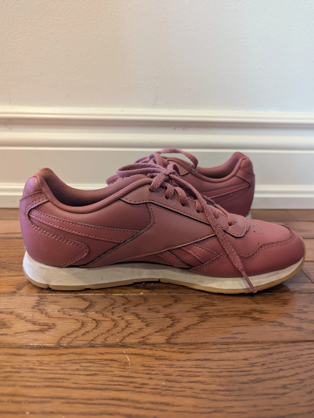 Two pairs of women's shoes: Clarks and Reebok - photo 3