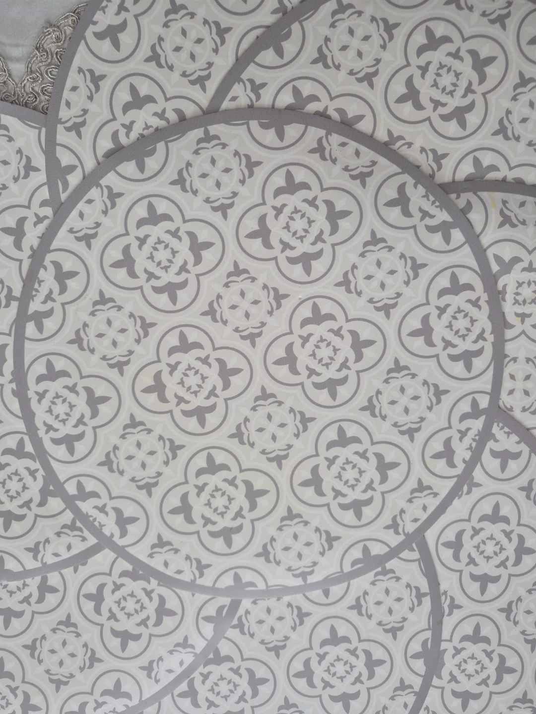 Round Placemats Set of 8 Grey Pattern - photo 2