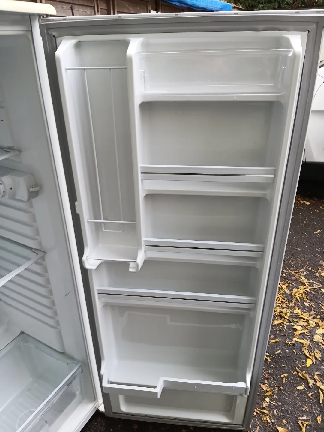 Danby Designer Larger Size Mini Fridge READ DESCRIPTION ON SIZE - photo 3