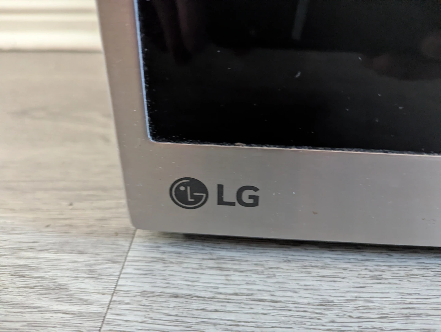 LG Microwave with Smart Inverter - photo 2