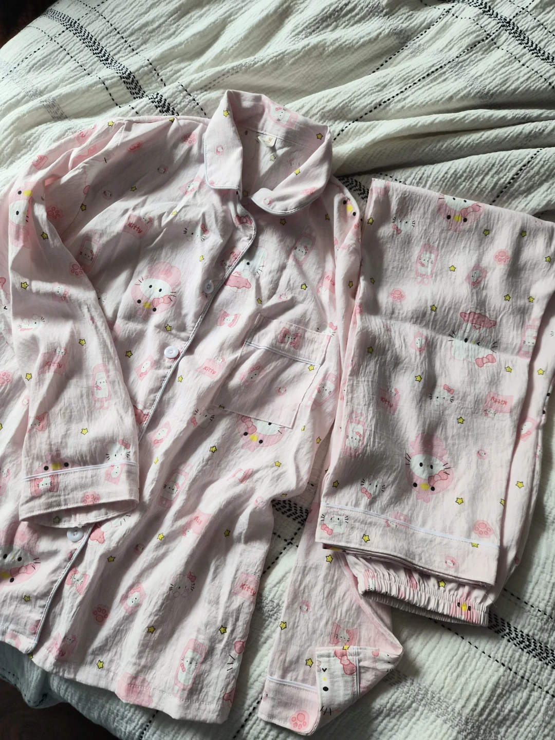 "Hello Kitty" Pink Pajama Set
