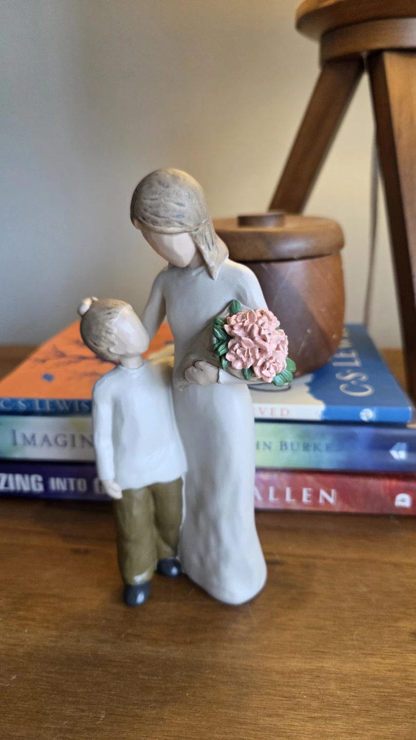 Mother's Love - Mother & Child Statue Bouquet - Home Decor *new