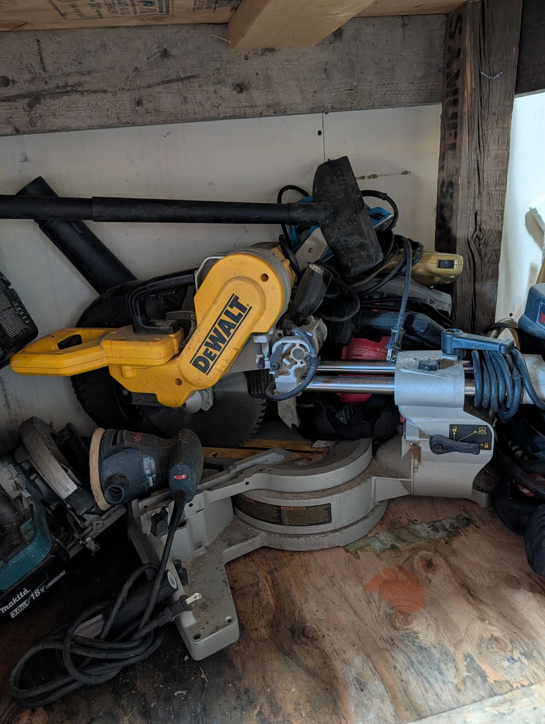 DeWalt Compound Miter Saw
