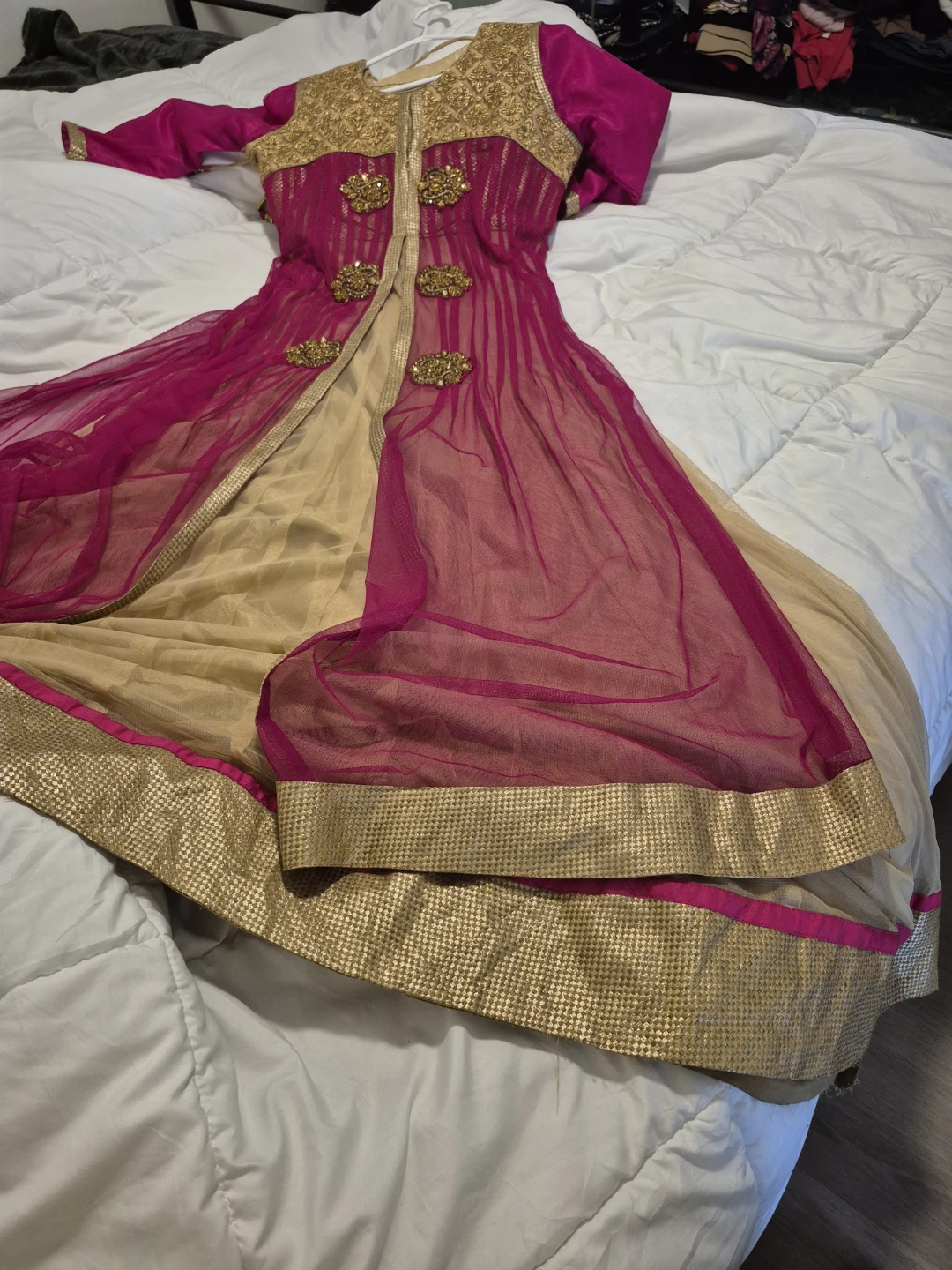 Pink and Gold Traditional Indian Anarkali - photo 2