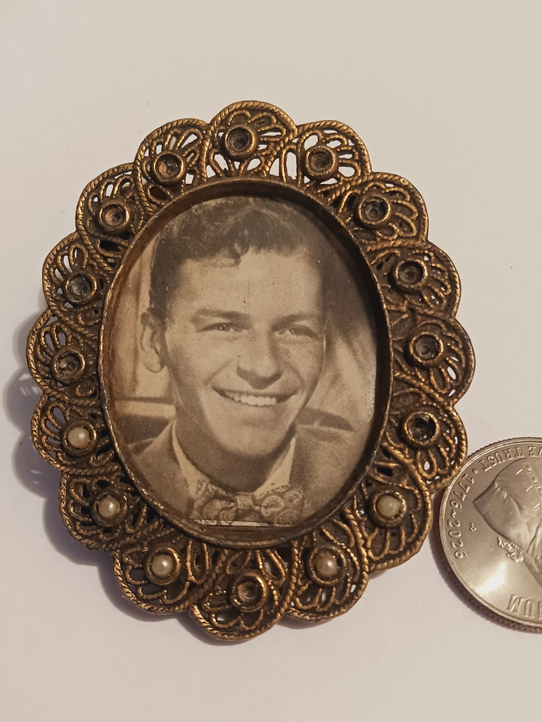 Gorgeous Miniature Bronze Ornate Filigree Oval Picture Frame - photo 2
