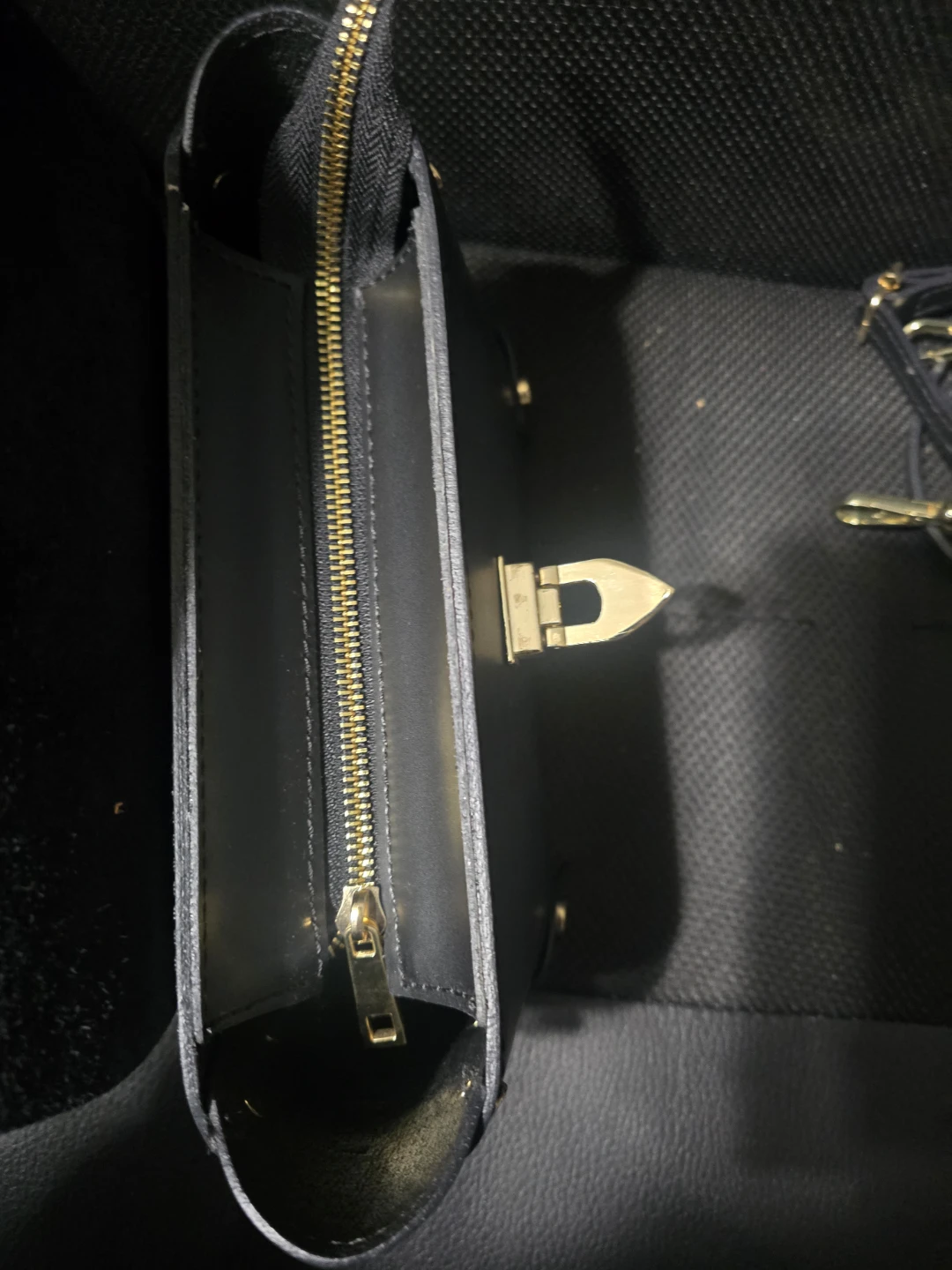 Gold structures Handbag with Gold-Tone Hardware - photo 4