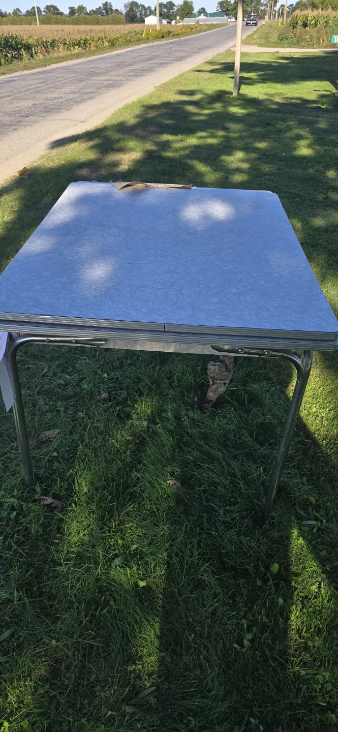 FREE TABLE (NO CHAIRS) - photo 3