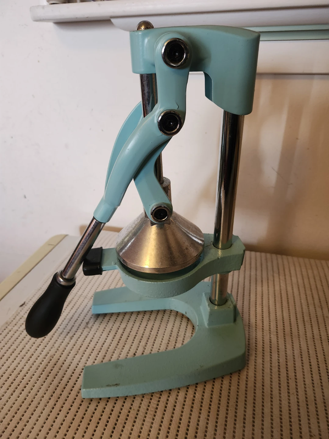 Manual Citrus Juicer - Light Blue
