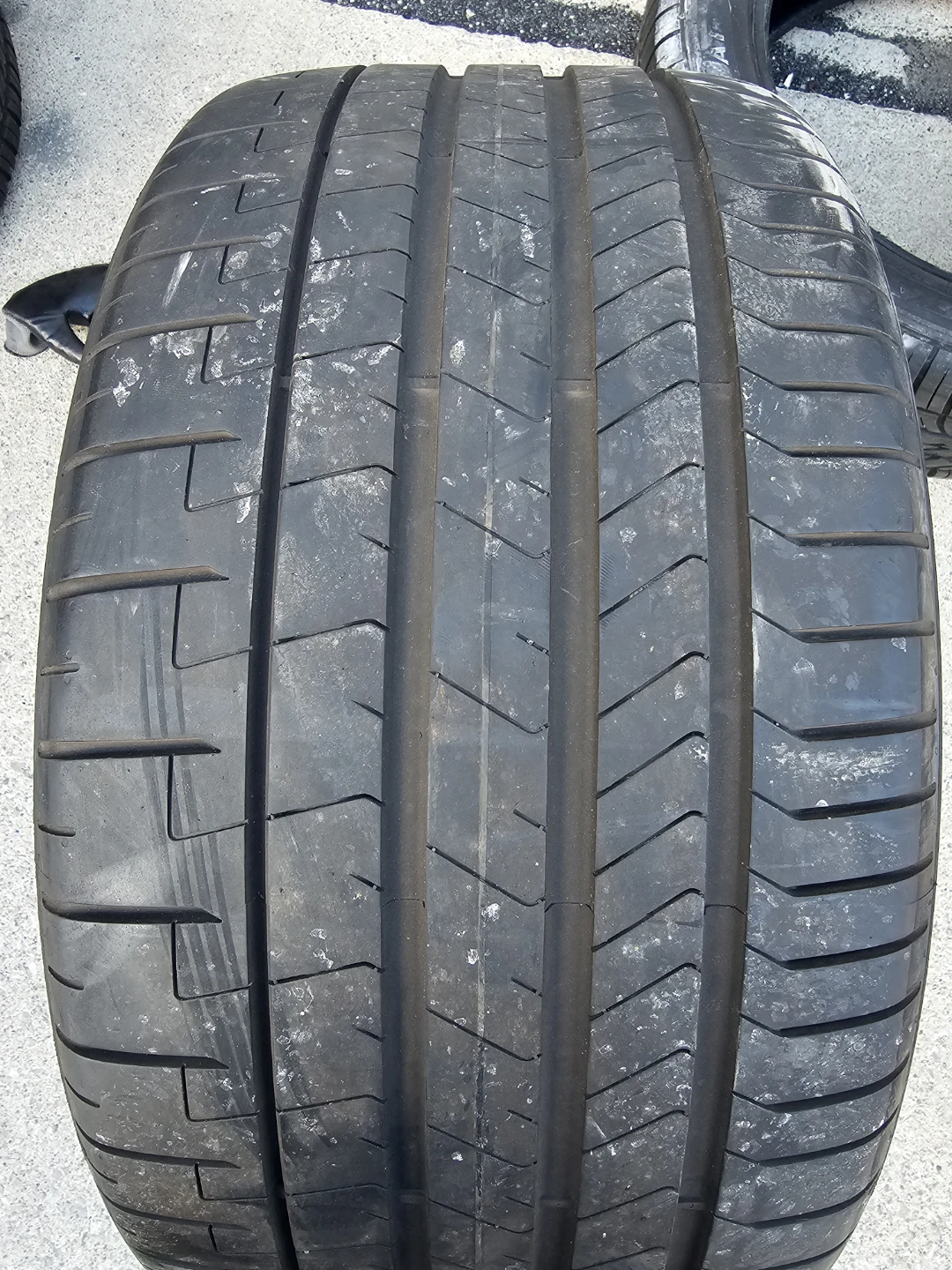 285/30 R21 SUMMER TIRE (1 ONLY)