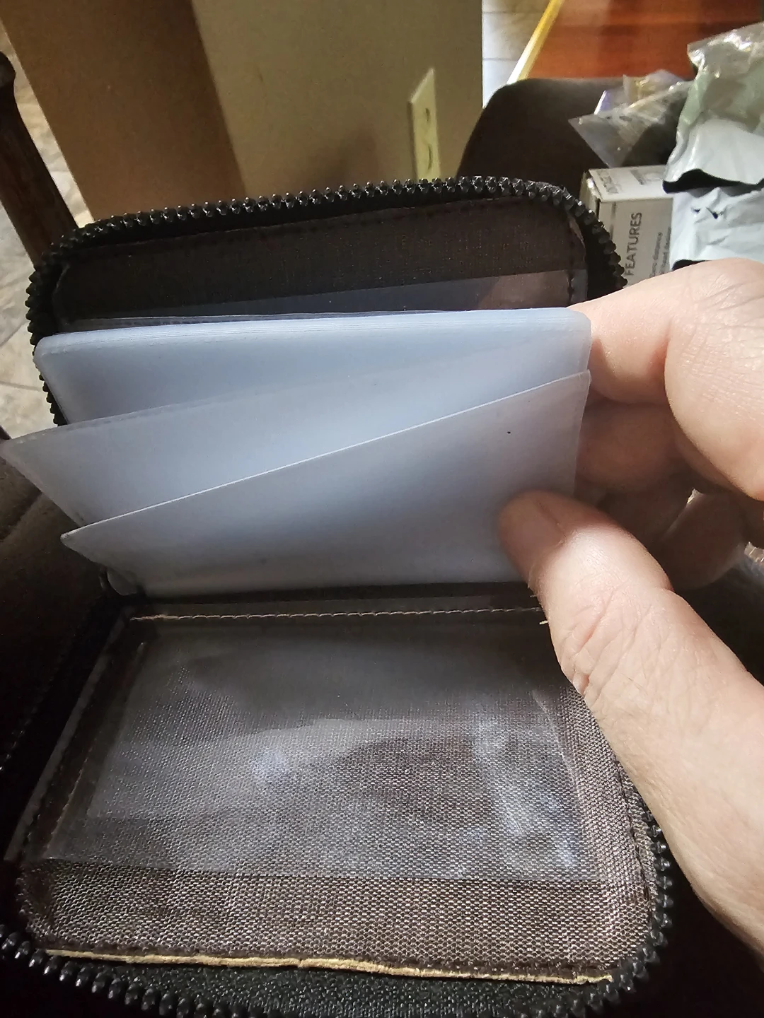 Leather zippered wallet - photo 5