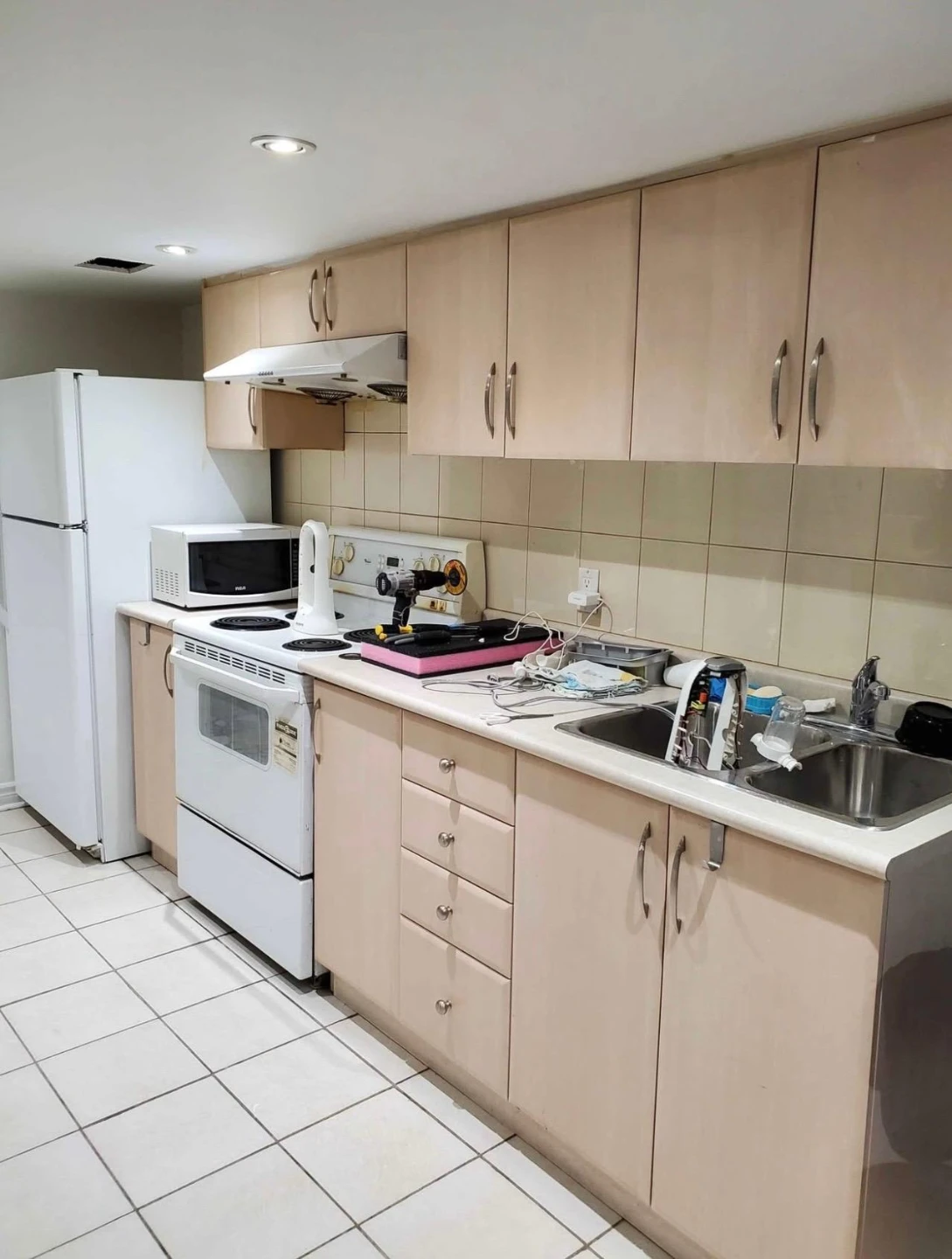 $800 Room for rent at Kennedy and Fench Ave. Scarborough - photo 4
